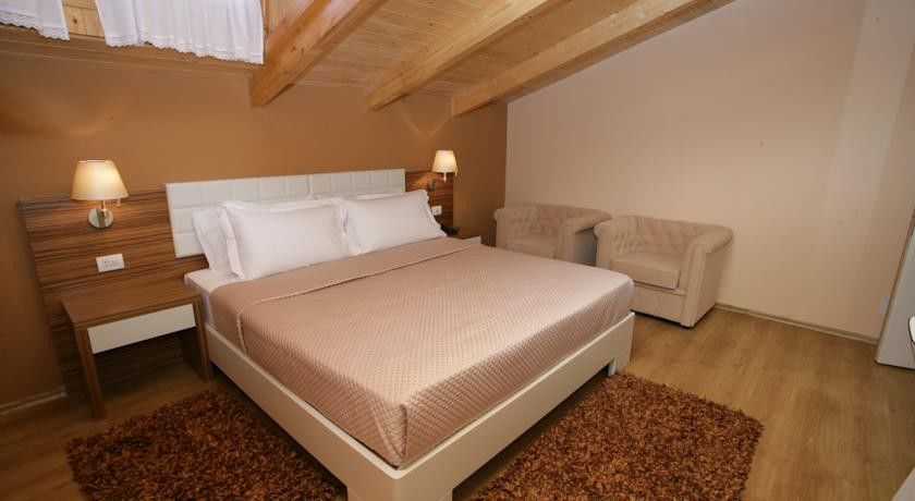 Hotel Vila 60 Tirana Exteriör bild