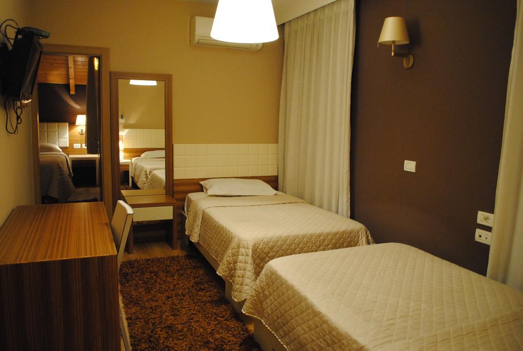 Hotel Vila 60 Tirana Exteriör bild