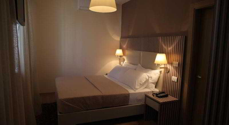 Hotel Vila 60 Tirana Exteriör bild