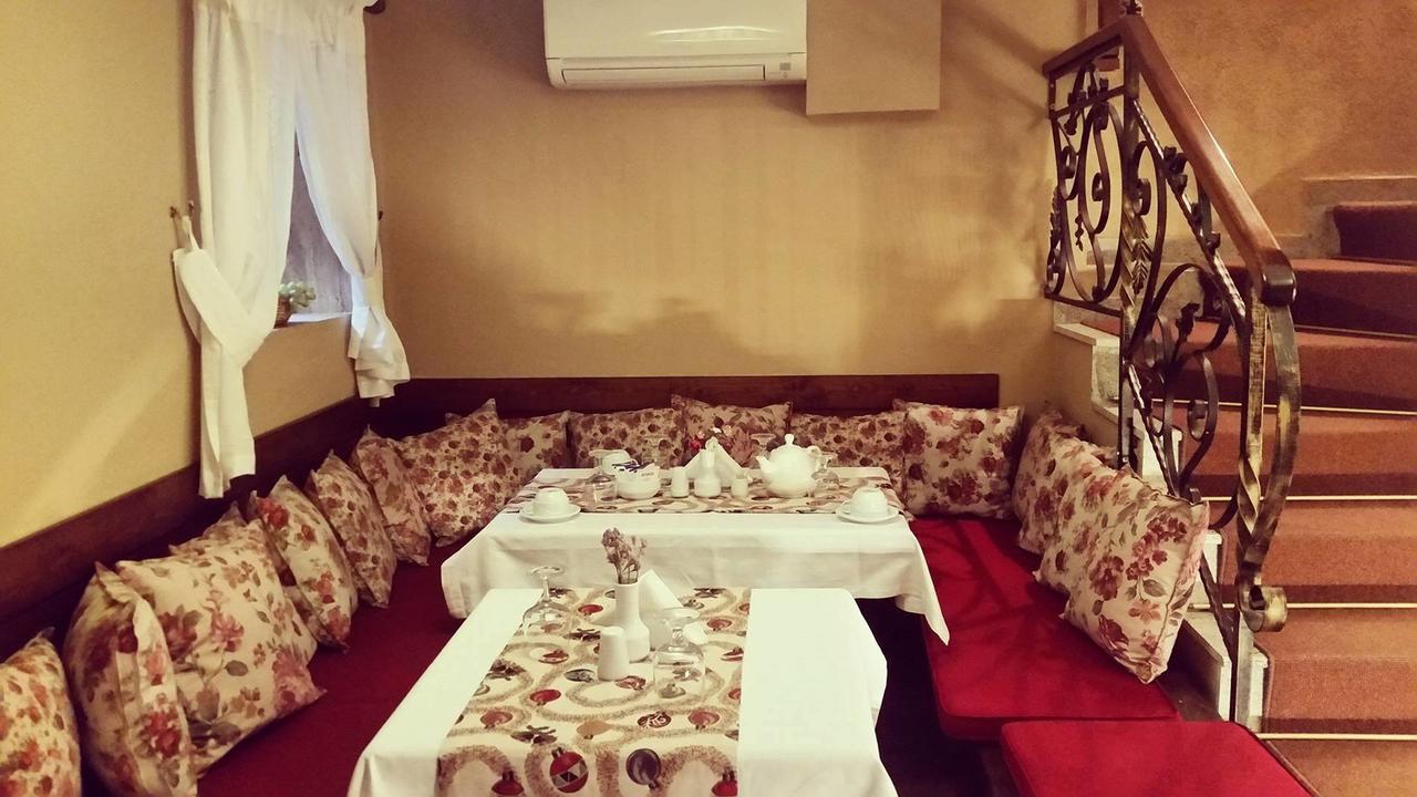 Hotel Vila 60 Tirana Exteriör bild